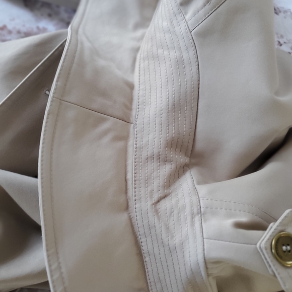 Burberry London Trench Coat-RARE FIND - Picture 11 of 16